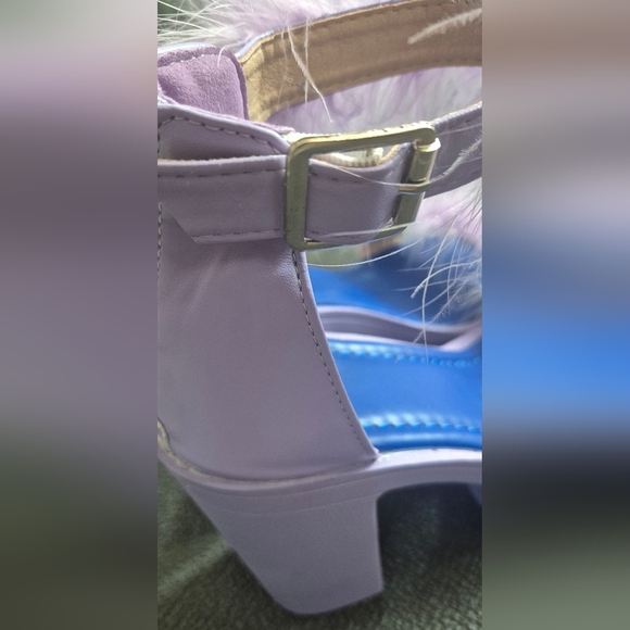 Lavender Feathered Sandals - Picture 4 of 6